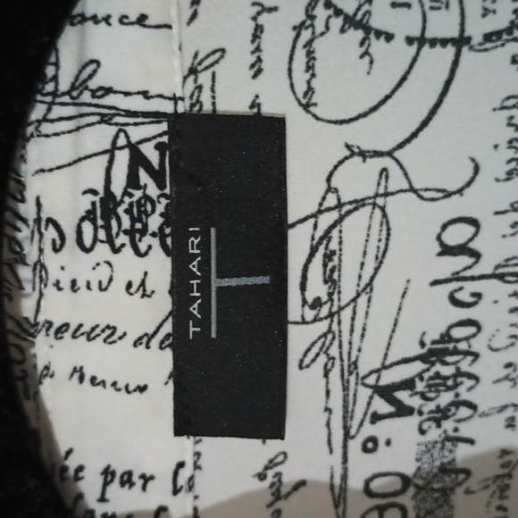 T Tahari Large Hidden Button Front With Bell Type Sleeve - Picture 3 of 11